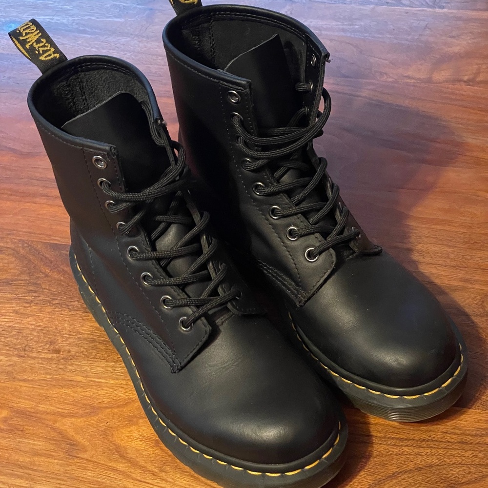 Dr. Martens 1460 Leather Lace Up Boots black size 8 women’s